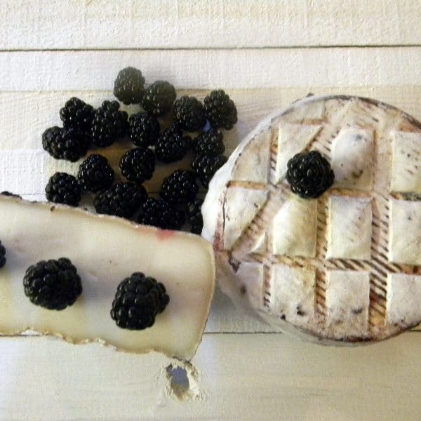 Formaggio Bianco Mora Fossa dell'Abbondanza capra e more selvatiche.